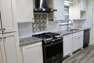 Building Photo - 10020 Losa Dr