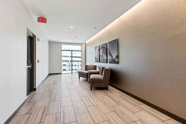 Building Photo - 2407 8th Ave S