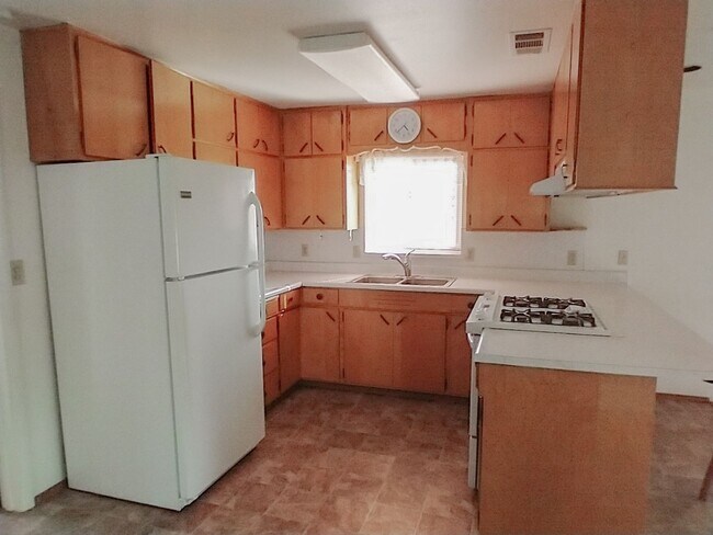 Building Photo - MOVE IN SPECIAL $500 OFF FIRST MONTHS RENT