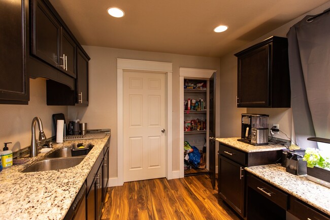 Building Photo - Stunning Remodeled Downtown Craftsman 3BD ...