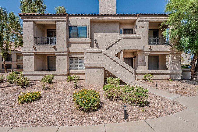 Building Photo - Fully Remodeled 2-Bedroom Condo at the Scottsdale Racquet Club!