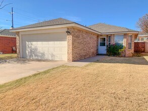 Building Photo - Beautiful Home Available 08/10!