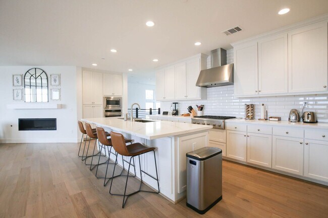 Building Photo - Enjoy Bay Views And Trails In This Newer Modern 3 Bedroom Home