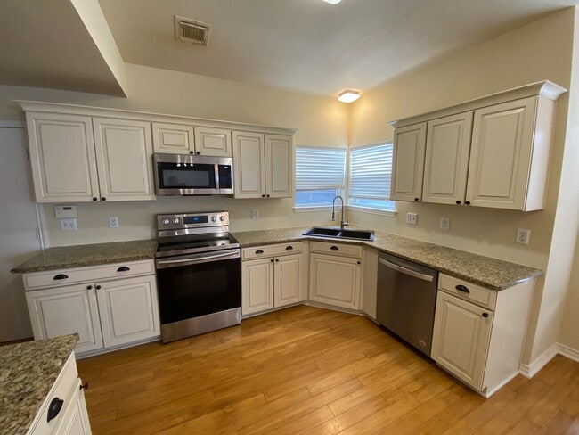 Building Photo - Conveniently Located to Randolph AFB, 4/2.5 ~ Large Backyard ~ Storage Shed ~ Move In Ready!