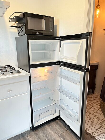 Building Photo - 1170 Esperanza St