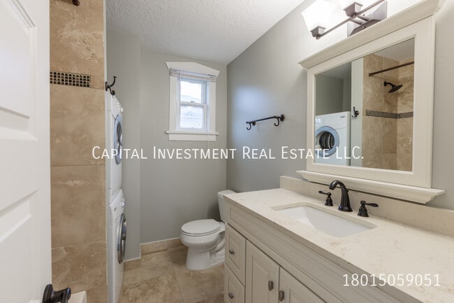 Building Photo - 212 B St E