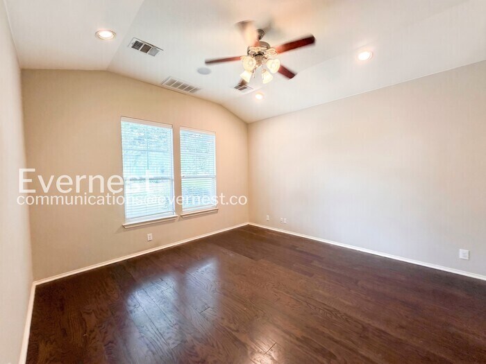 Building Photo - 1620 Willow Vista