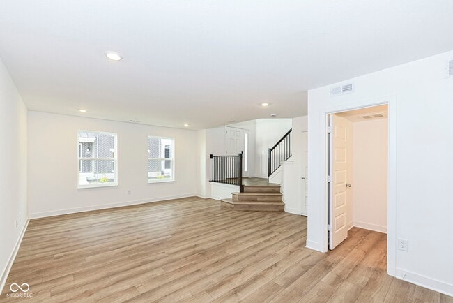 Building Photo - 9312 Clarendon Dr