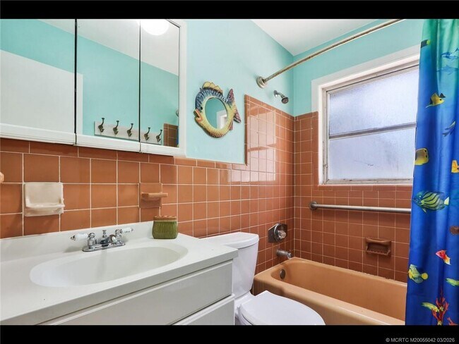 Building Photo - 1905 NE River Ct