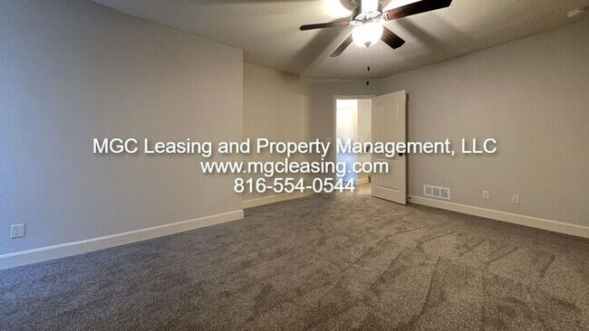 Building Photo - This Townhome Has Something for Everyone