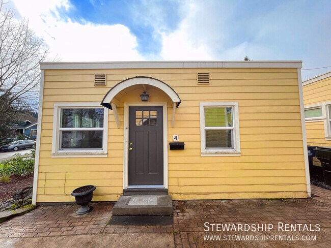 Primary Photo - 2024 Emerald St