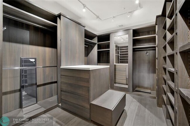 Building Photo - 425 N Ocean Blvd