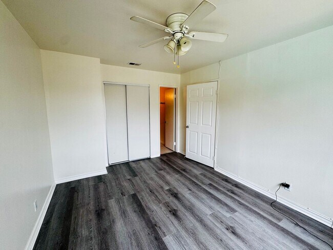 Building Photo - Spacious 3 Bedroom 2 Bath Condo in Hawaiian Gardens