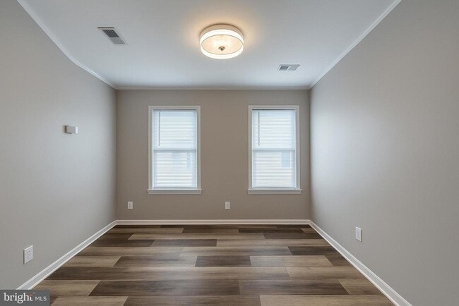 Building Photo - 315 Baylis St