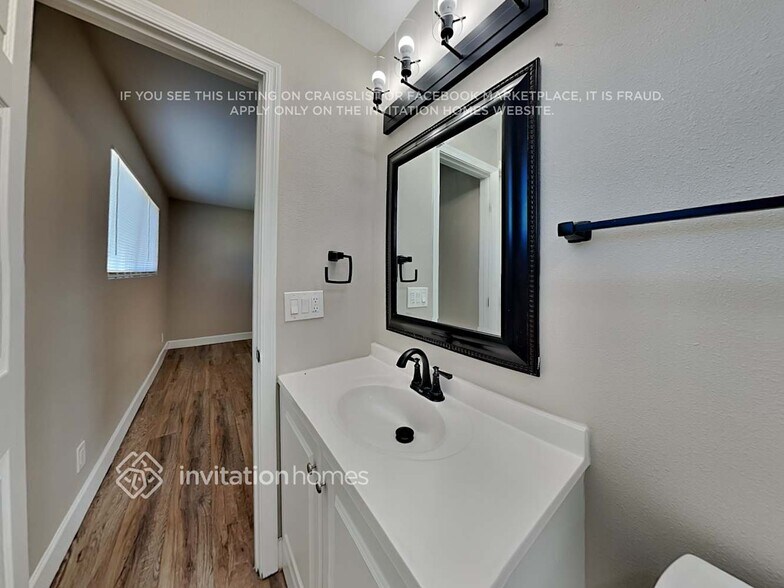 Building Photo - 3402 W Charter Oak Rd