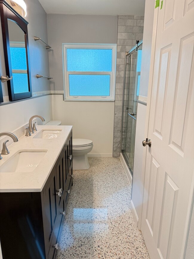 Building Photo - 602 8th St