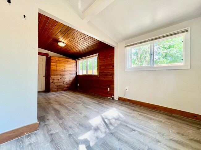Building Photo - Fantastic House In Desirable Englewood Nei...