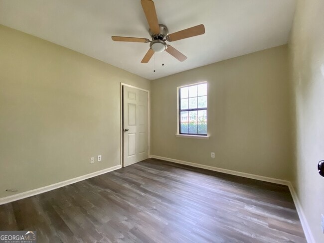 Building Photo - 301 New Cir Dr
