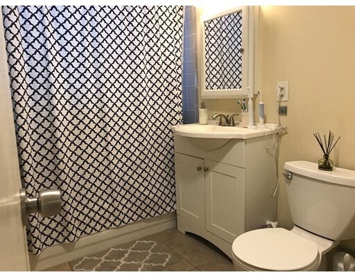 Building Photo - 137 Peterborough St