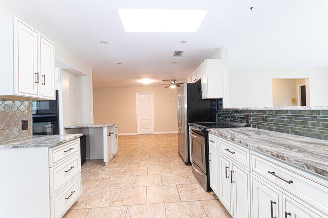 Building Photo - 169 Armadillo Way