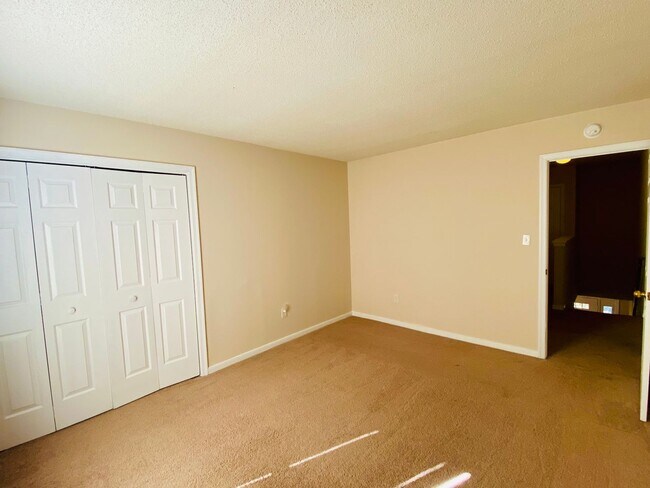 Building Photo - Beautiful and Spacious 3bdrm/2.5bth Home Conveniently Located in Chesterfield County!!