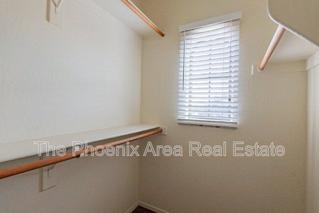 Building Photo - 2600 E Springfield Pl