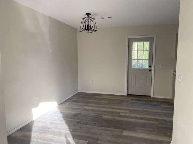 Building Photo - Come take a look at this newly remodeled 3-bedroom, 2-bathroom home