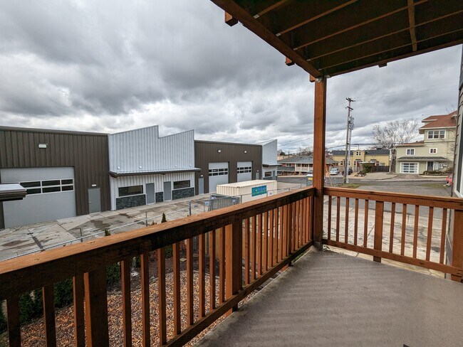 Building Photo - 4725 SE 28th Ave