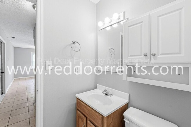 Building Photo - 517 Gibbs St