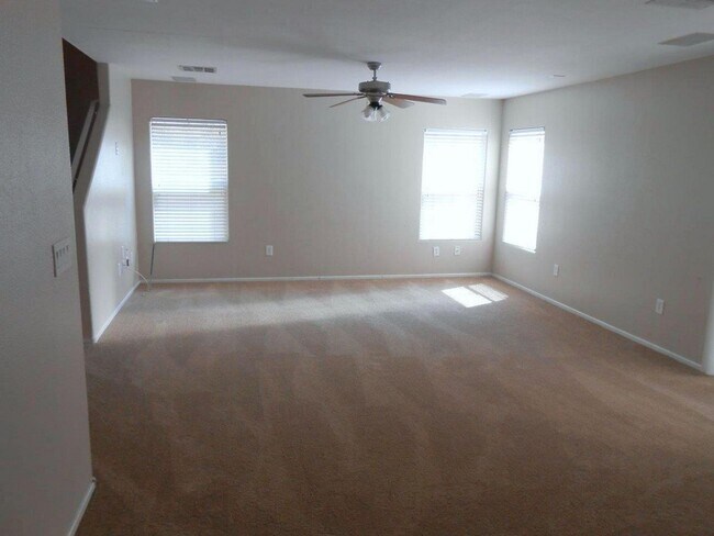 Building Photo - Cute House in the North in Gated Community