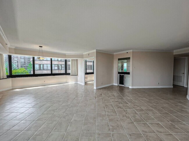 Building Photo - Fantastic 3 Bedroom 3 Bathroom Condo With ...