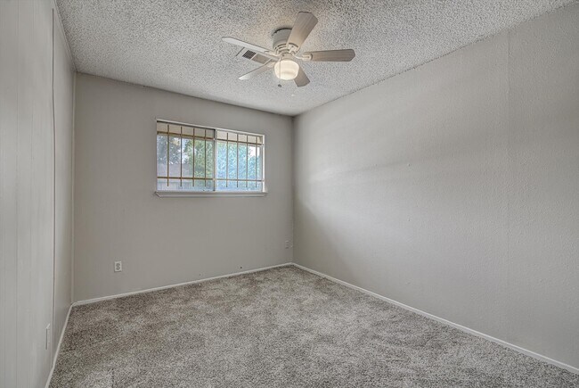 Building Photo - 5825 W Tidwell Rd