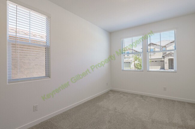 Building Photo - Pet Friendly 5 bed/3 bath in the Hawes Crossing Community of East Mesa