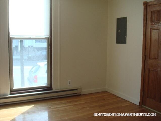 Building Photo - 506 E Broadway