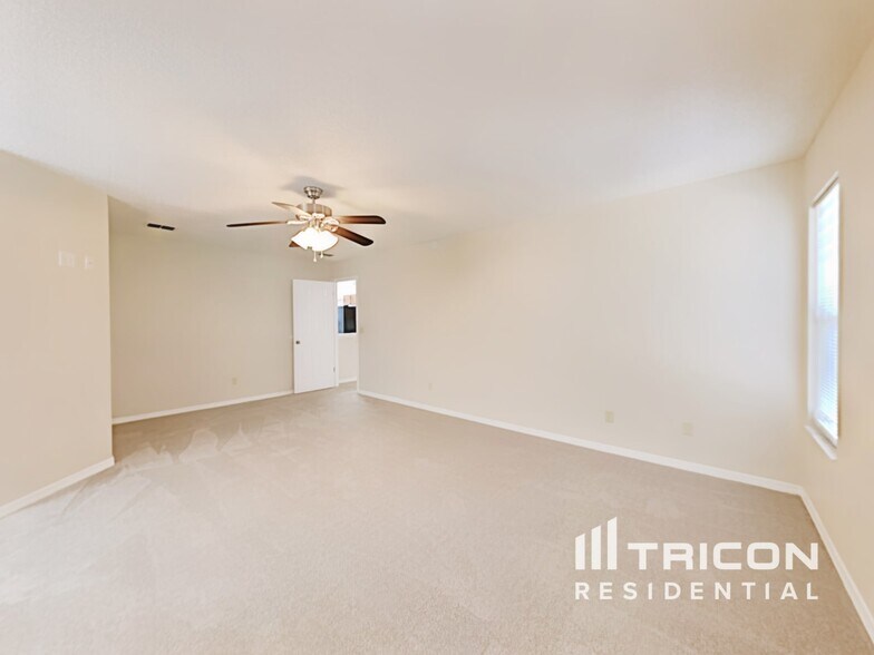 Building Photo - 3251 Deerfield Pointe Dr
