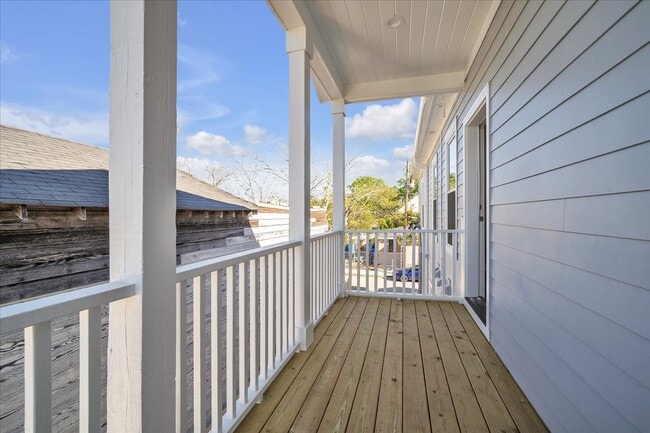 Building Photo - 195 Romney St