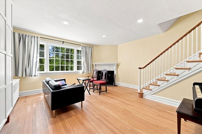 Building Photo - Beautiful 3B/2B Twin with Off-Street Parking in West Chester Borough