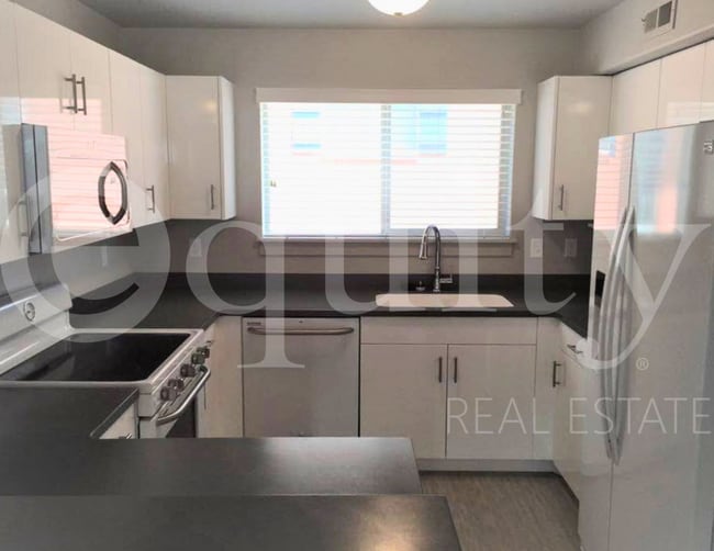 Building Photo - 1055 W 1033 N St