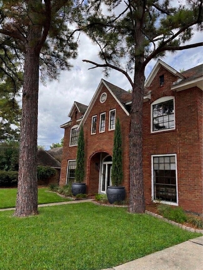 Building Photo - 16906 Scenic Lakes Way