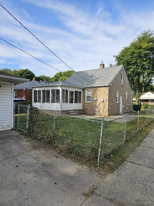 Building Photo - 9658 Beaverland St