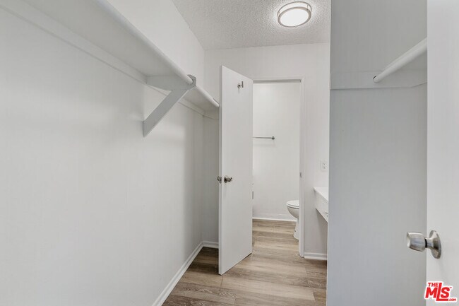 Building Photo - 12960 Dronfield Ave