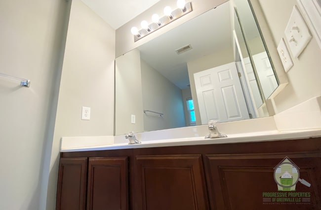 Building Photo - 222 Cambria Ct