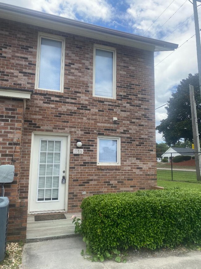 Primary Photo - 409 Garden Dr