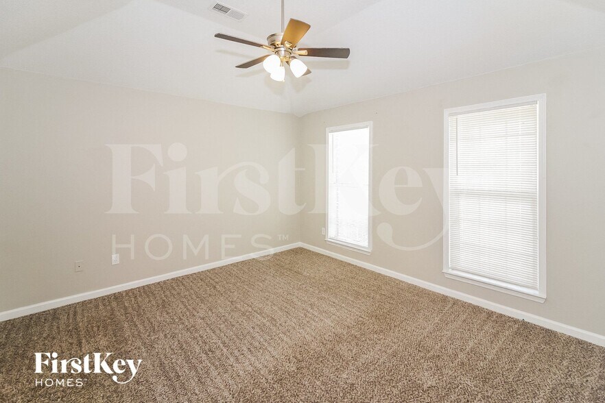 Building Photo - 4596 Fontaine Pl