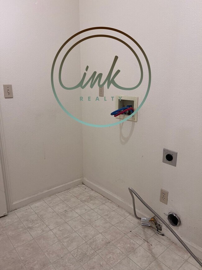 Building Photo - Chardonnay Duplex