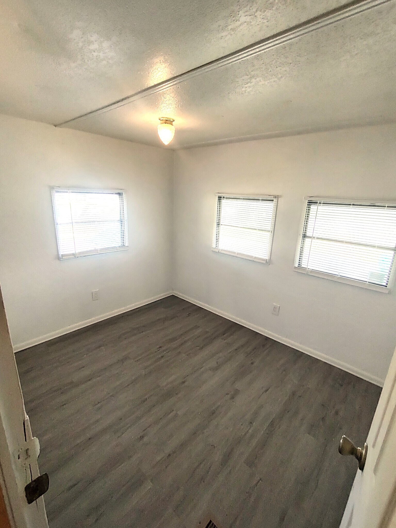 Building Photo - 900 9th Ave E