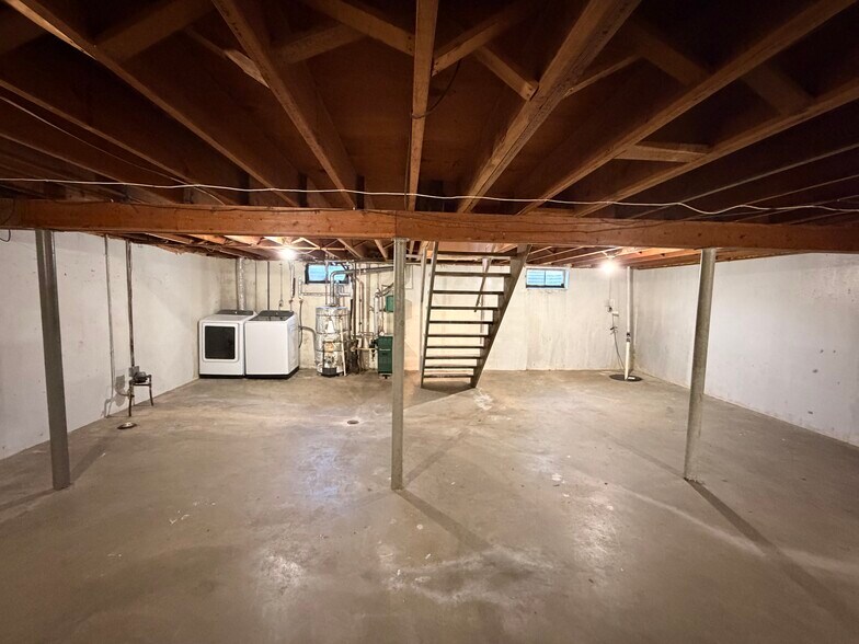 Building Photo - 2074 Marlee Ln