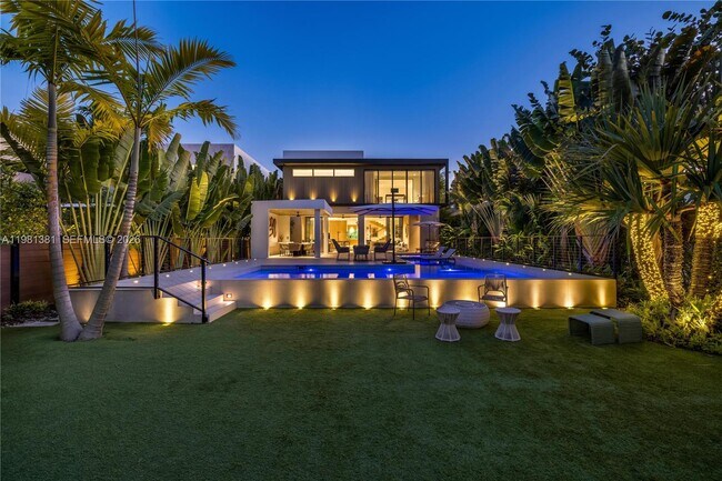 Building Photo - 707 NE 77th St