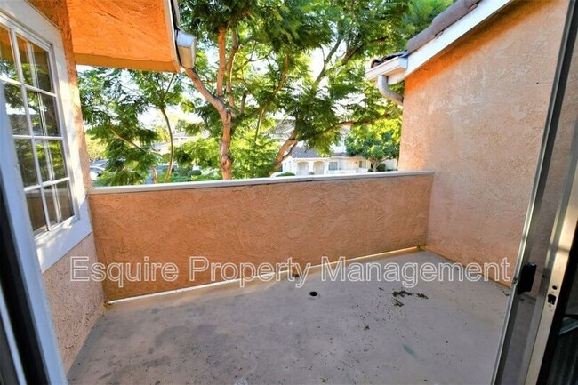 Building Photo - 2075 Blackberry Cir