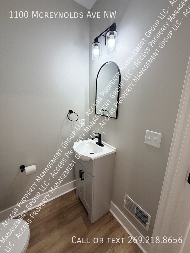 Building Photo - 1100 Mc Reynolds Ave NW